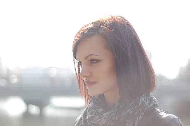 Femme russe moderne, alliant tradition et modernité